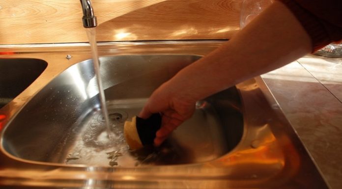 Make your dishes shine like new with this kitchen hack
