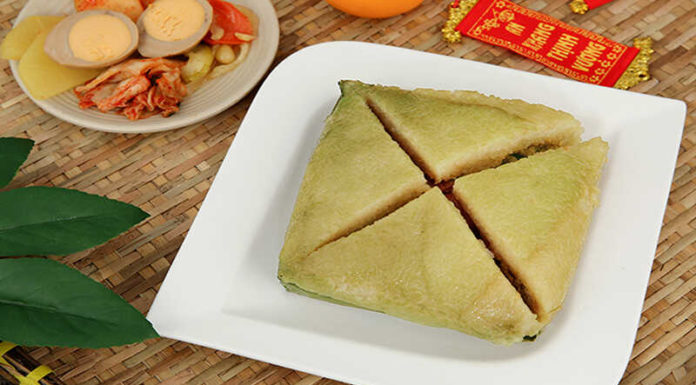 Ready-made Bánh chưng available for Tet at Bach Hoa XANH