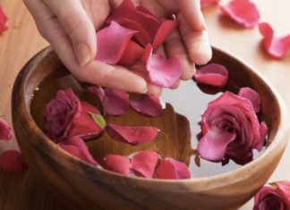Make a Rose Petal and Honey Facial Mask with an Easy Tutorial