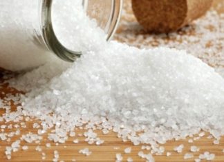 6 Ways to Clean Stained Glass Cups in a Snap