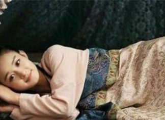 Why do concubines in the Qing Dynasty have to sleep in a crooked position and cannot lie straight?