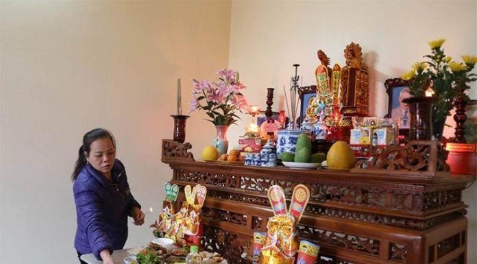 Don’t put this on the altar: Offering to Kitchen Gods might bring bad luck all year