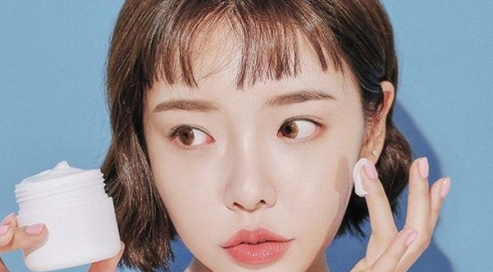 4 Makeup Mistakes That Age the Skin Revealed by TikTok Star