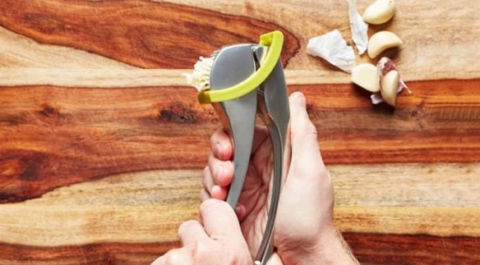 Exploring the Advantages and Disadvantages of Five Garlic Mincers