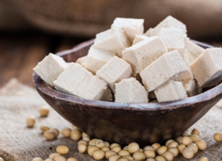 How to differentiate clean and contaminated tofu to avoid getting sick
