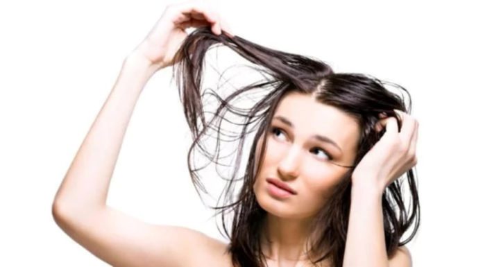 8 Ways to Say Goodbye to Greasy, Sticky Hair in Winter