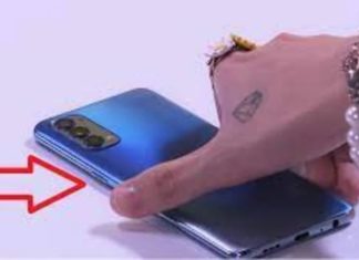 Put your phone face down on the table, don’t flip it over, always remember to turn the screen down, this is why everyone should know.