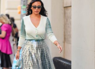 7 Tips to Stand Out at a Party Without Being Cheesy or Corny