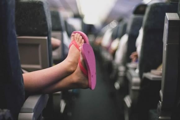 Why Air Travel’s IQ Elite Avoid Flip-Flops.