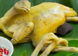 Boiled chicken with cold water is wrong: This is the most perfect type of chicken broth, with golden skin and no cracking.