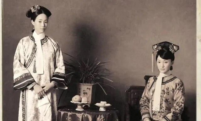 Decoding the Chess Shoes: Unveiling the Secrets behind the Graceful Stride of Qing Dynasty Women