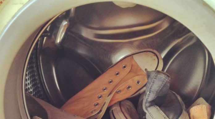 Tips for Cleaning Shoes Easily and Quickly with a Washing Machine