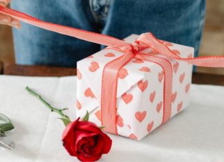 Gift Ideas to Wow Your Wife on Valentine’s Day 2023