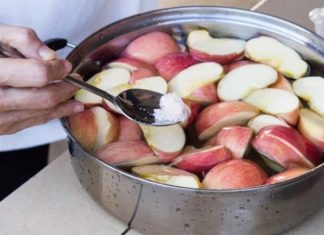 How to clean fruits and vegetables as revealed by a TikToker that leaves the experts shaking their heads