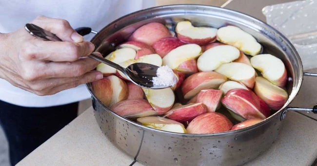 How to clean fruits and vegetables as revealed by a TikToker that leaves the experts shaking their heads