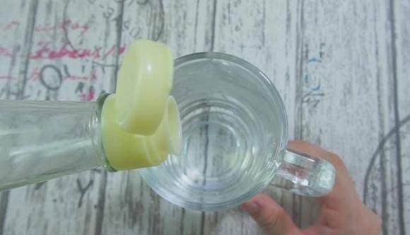 White vinegar and alcohol mix: Amazing remedy for difficult issues that both men and women love