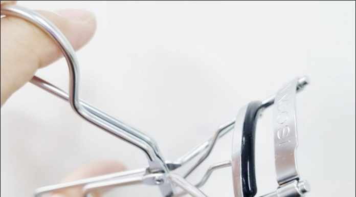 Guide to Achieving Long, Fluttery Lashes with an Eyelash Curler