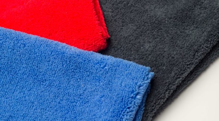 “How to Easily Clean a TV Screen – Even Beginners Can Do It!”