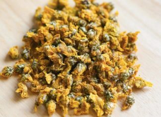 Guide to Restoring Skin with Steam Facial Using Chamomile Flowers