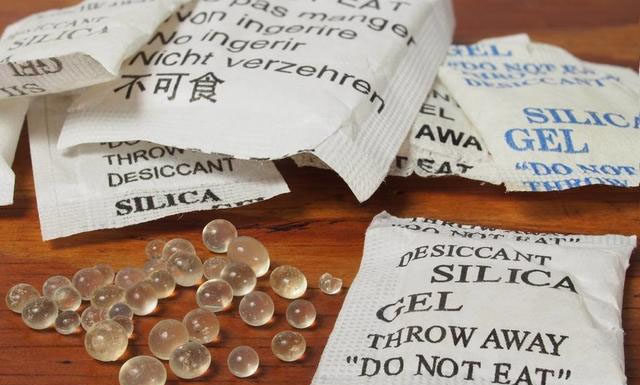 Don’t discard the moisture absorber pack, place it in these locations and experience its amazing effectiveness.