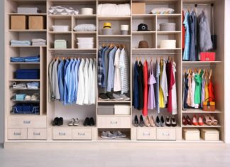 How to organize clothes to keep your room tidy even with a small space