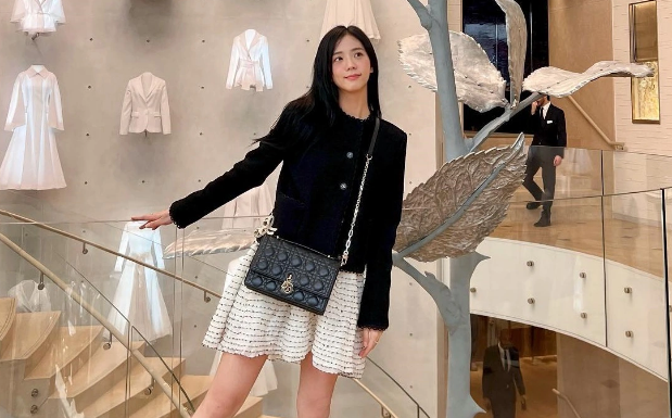 Jisoo’s Stylish and Flattering Short Dress Outfit Ideas