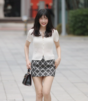 Joy (Red Velvet) suggests a series of youthful and feminine work outfits for a sweet and beautiful look all year round.