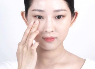 Creating a Nourishing Facial Mask with Black Tea and Honey