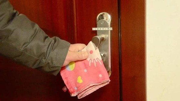 Why I immediately started following the trend of hanging wet towels on my doorknob after seeing it at your house