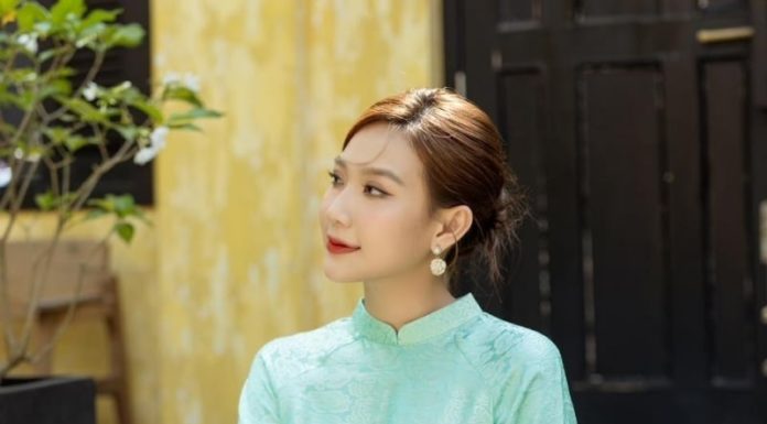 Beautiful Hairstyles to Wear with Ao Dai