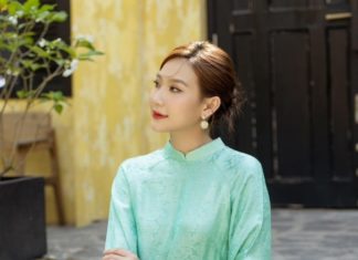 Enhancing Beauty and Elegance with Hairstyles when wearing Ao Dai