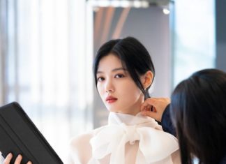 Kim Yoo Jung reveals simple technique for achieving V-line face, getting rid of double chin