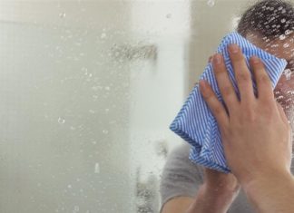 Miracle Spray Keeps Mirrors Stain-Free, No Need for Water
