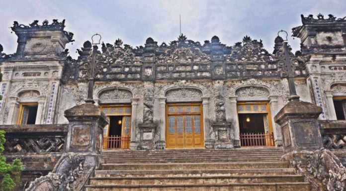 Resting place of the 12th emperor of the Nguyen Dynasty: Famous for the painting “Hidden Mist of the Nine Dragons”