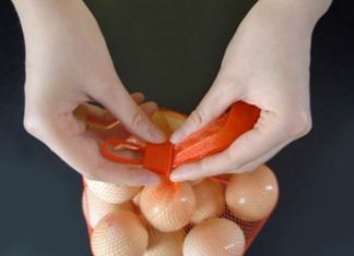 Don’t throw away the egg net bag, keep it as a valuable and extremely useful household item