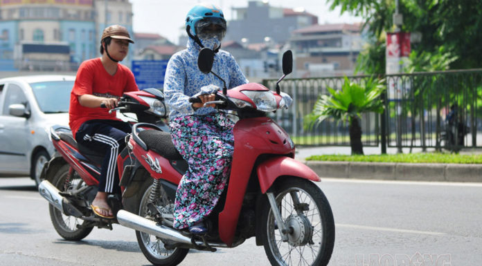 Guide to Rocking an Ao Dai and Applying Sunscreen Safely on Motorcycles