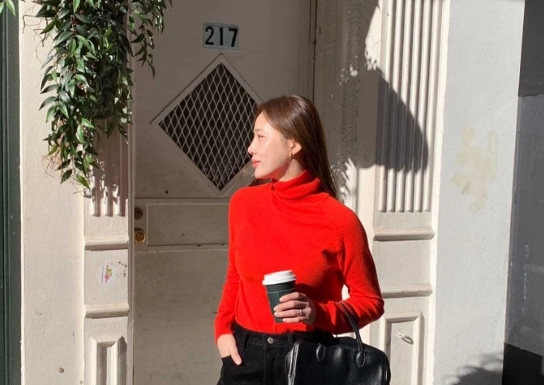 Tips for styling your interface with red for a vibrant touch this New Year festival.