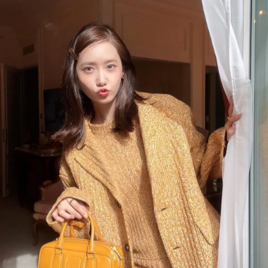 Enchanting and Personality-filled Brown Hair Tone Captivates Korean Beauties