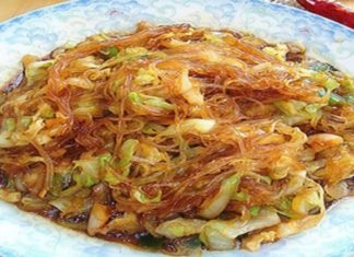 Healthy and Delicious Stir-Fried Noodle with Cabbage Recipe: A Mother’s Tip