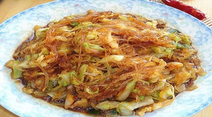 Healthy and Delicious Stir-Fried Noodle with Cabbage Recipe: A Mother’s Tip