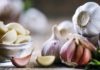Quick and Easy Method to Peel Garlic without Worries about Odor
