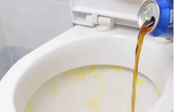 4 Surprising Yet Effective Cleaning Tips for a Sparkling Clean House