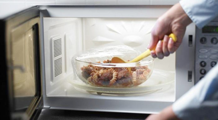 How to Heat Food at Home Safely and Effectively