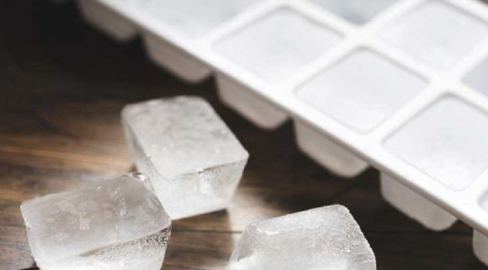 Quick tips for making ice cubes freeze faster and saving electricity