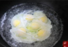 Don’t throw eggs into cold water: Learn a trick to boil eggs that are super delicious and packed with nutrients.