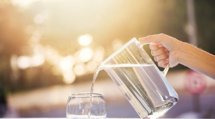 Tips on Moisturizing Dry Chapped Lips in an Air-Conditioned Room