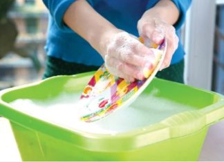 Pour water on clothes, you’ll be surprised what happens