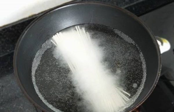 No more sticking noodles with these 4 simple tricks