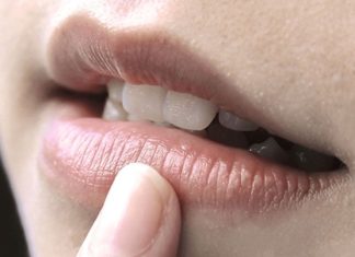 Pocket amazing tips on how to apply lipstick to cover dark lips and choose the perfect lip color