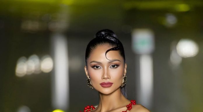 3 Vbiz Queens Flaunt Toned Abs with Sultry and Alluring Diastasis Recti Challenge